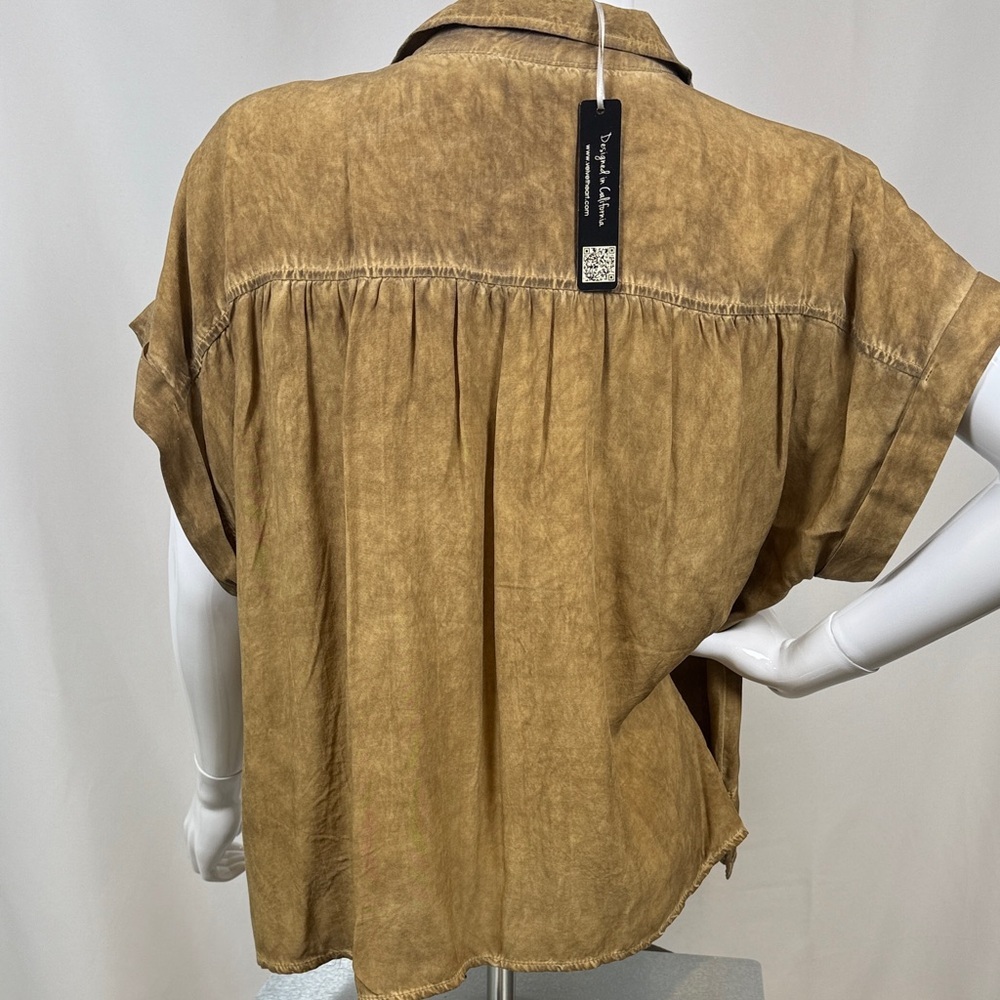 Velvet Heart Short Sleeve Button-Down Women's Top Size Medium NWT - Picture 2 of 12